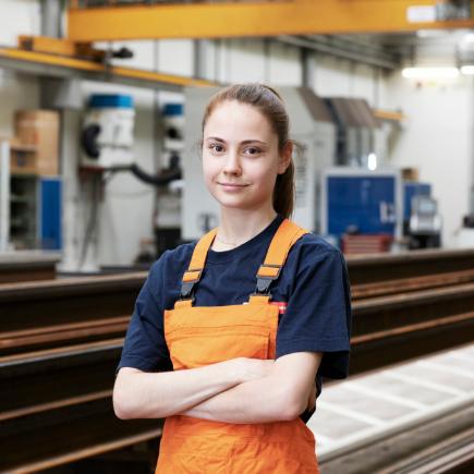 Junge Dame in der Gelisbautechnik