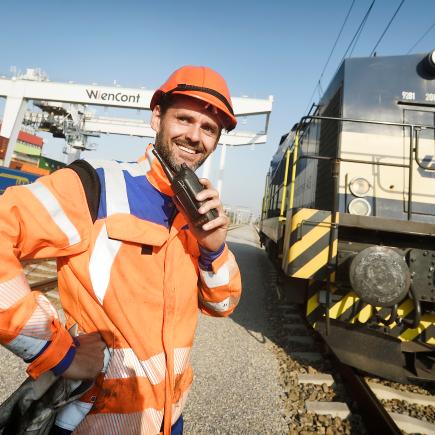 Mitarbeiter der Wiener Lokalbahnen bei der WLC